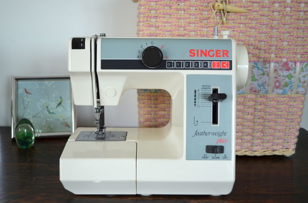 Singer Featherweight 324